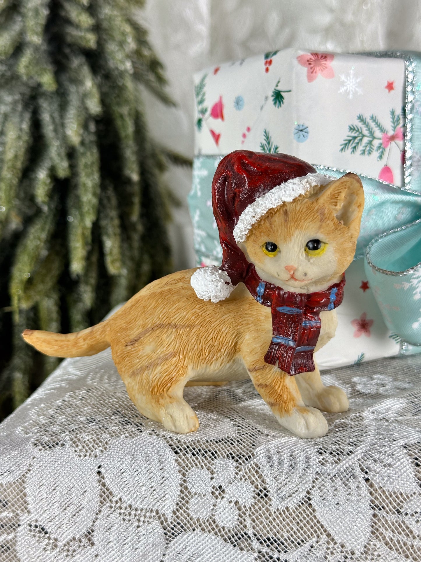 KATZE MIT WEIHNACHTSMÜTZE 1