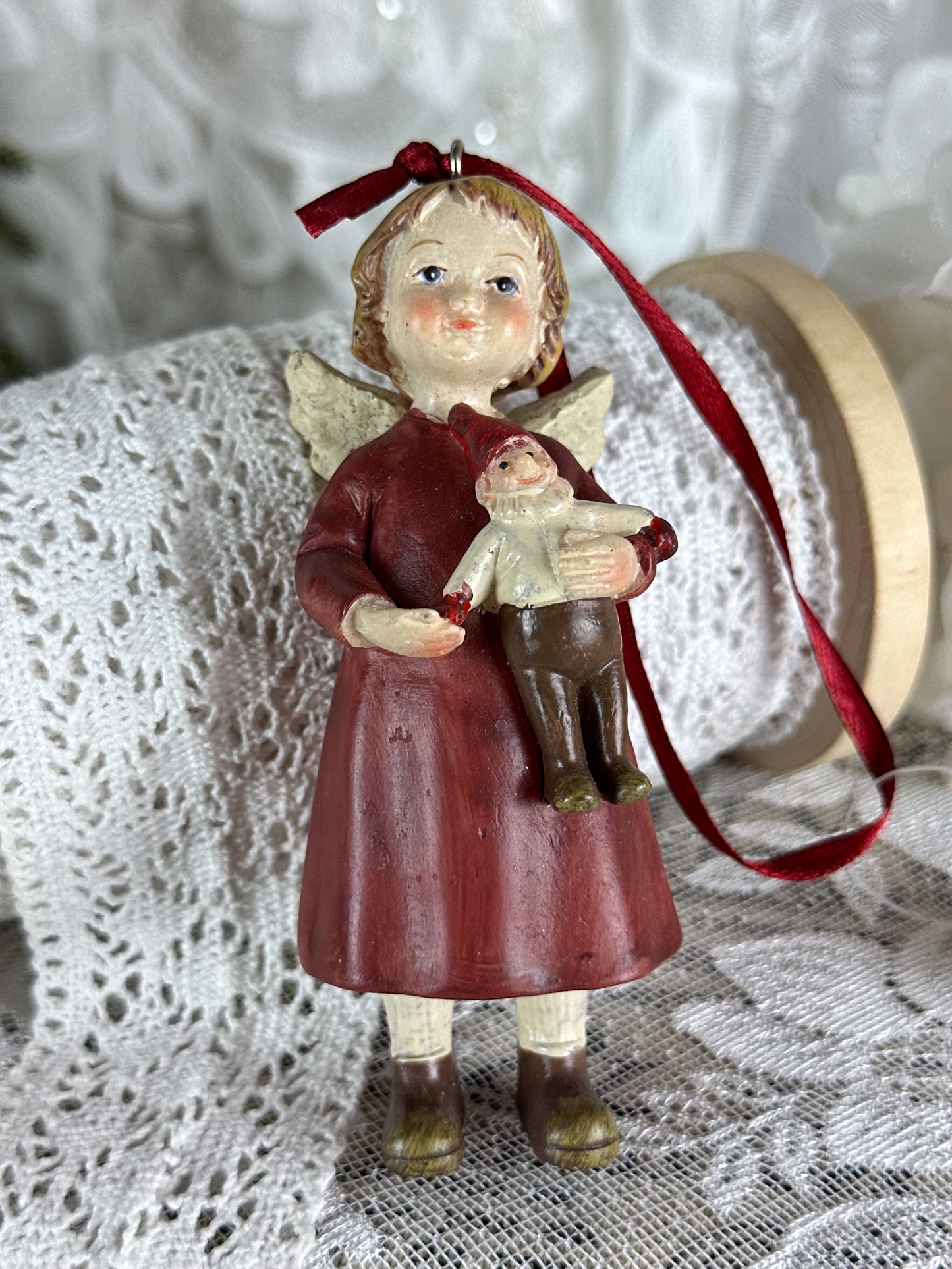 BAUMHÄNGER MÄDCHEN MIT WICHTEL