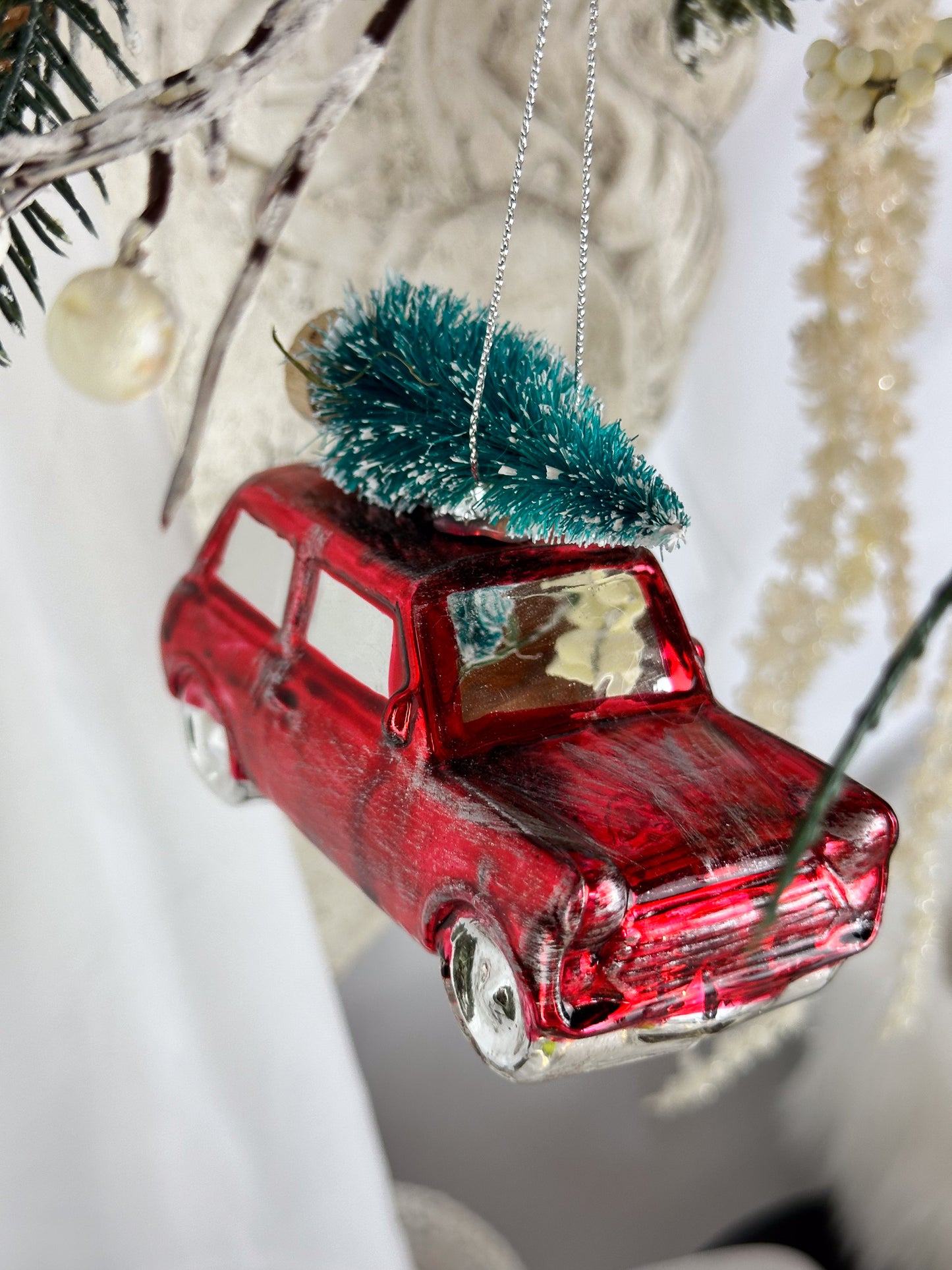 BAUMKUGEL AUTO MIT TANNE