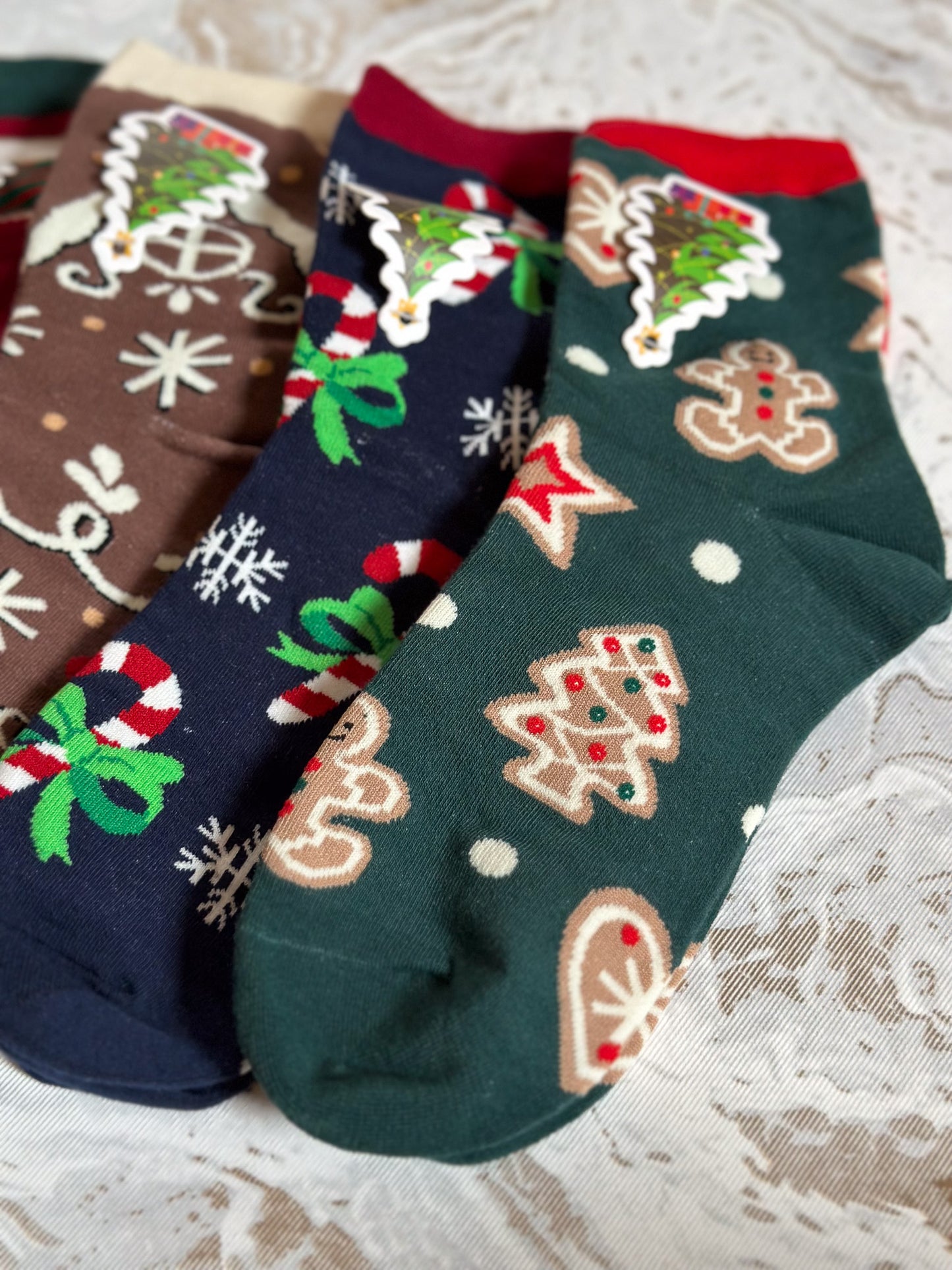 GESCHENKBOX MIT SOCKEN X-MAS