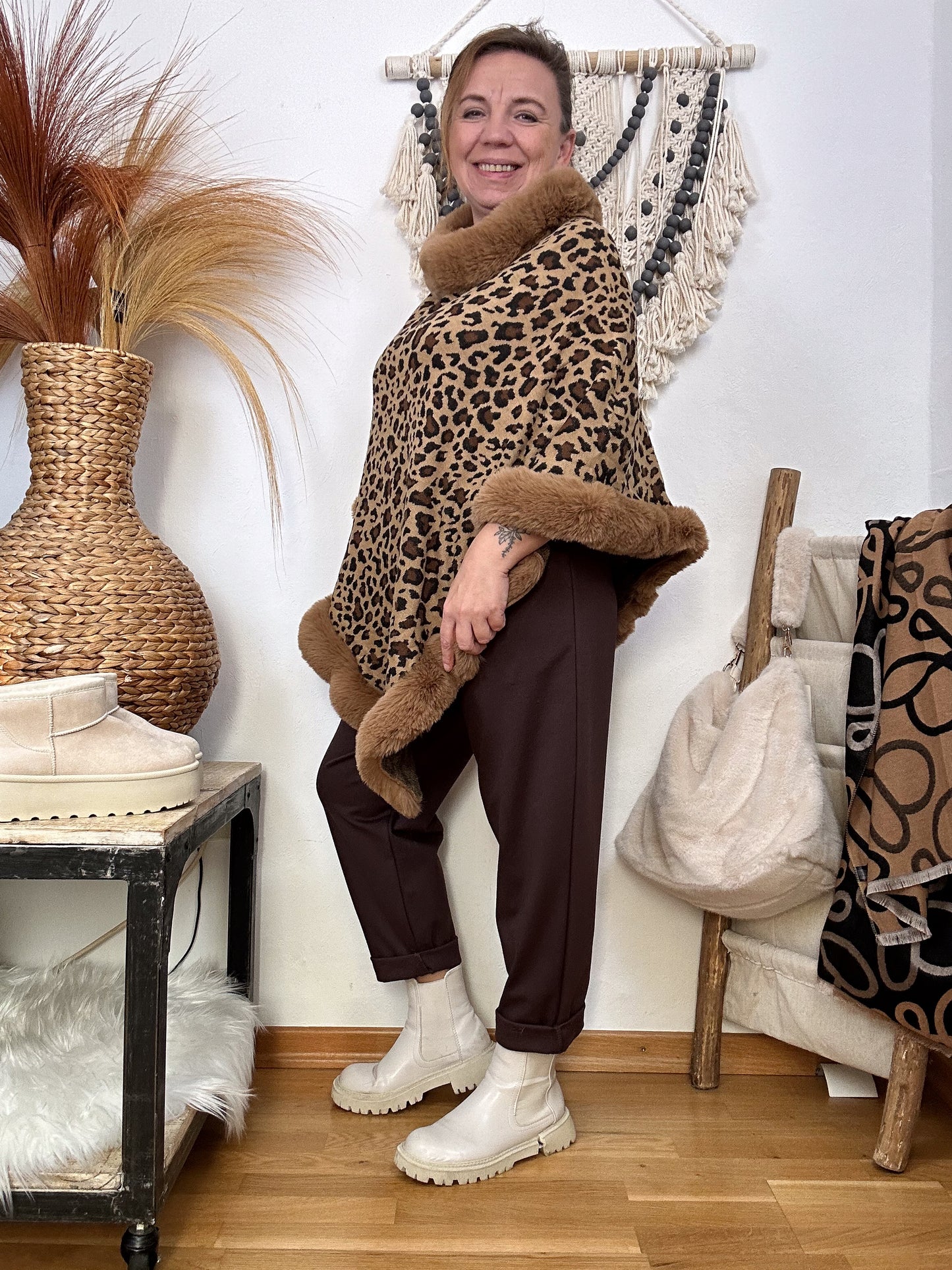 PONCHO LEOPARD MIT FELL