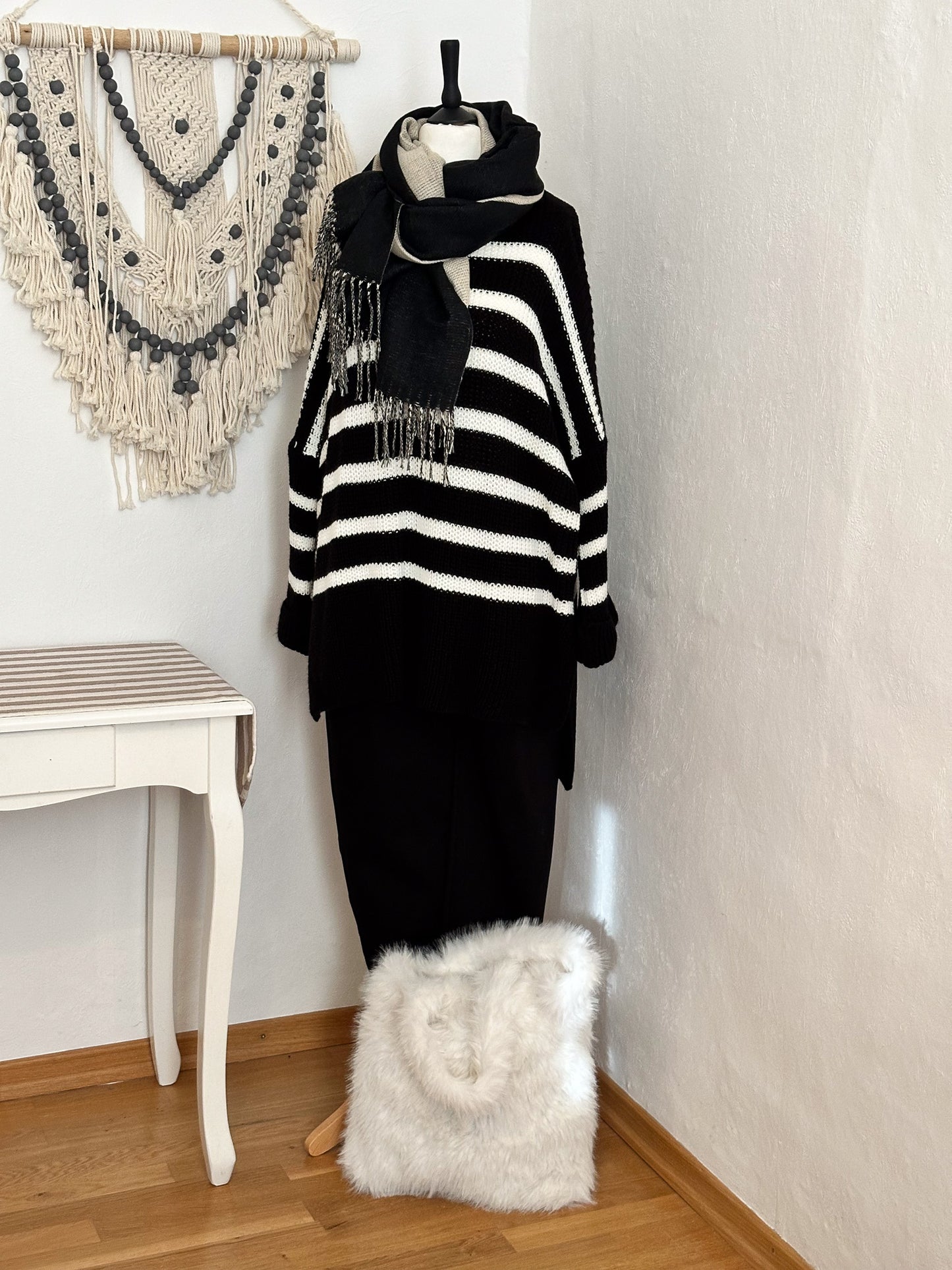VOKUHILA OVERSIZE PULLOVER MIT SCHLITZ SCHWARZ GESTREIFT
