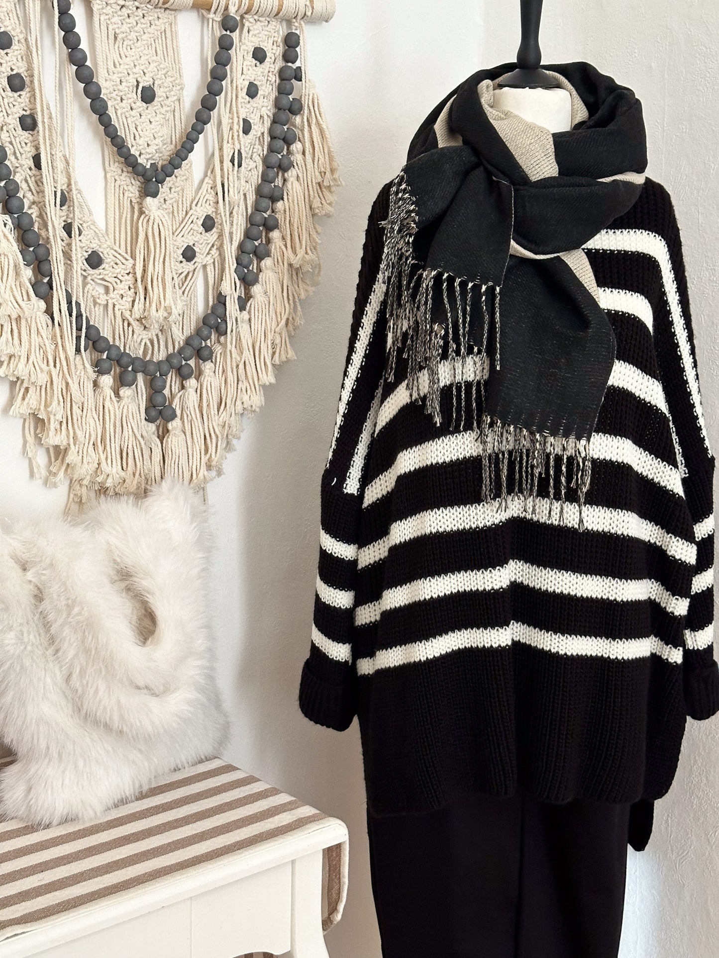 VOKUHILA OVERSIZE PULLOVER MIT SCHLITZ SCHWARZ GESTREIFT