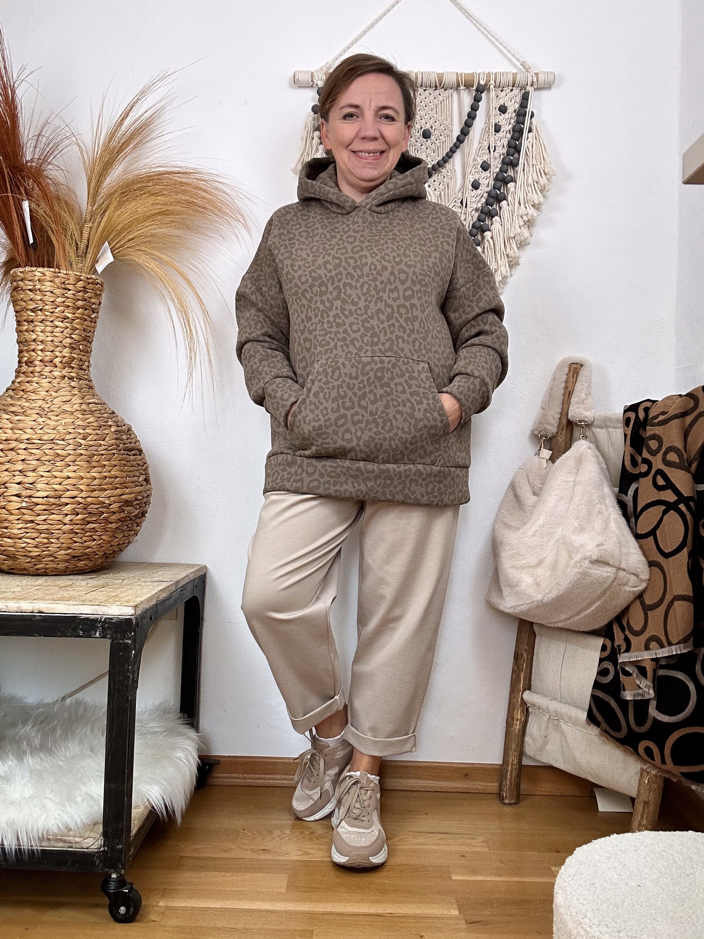 SWEATSHIRT MIT KAPUZE LEO 4 FARBEN