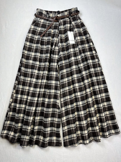 NAIIF WEITE HOSE KAROS