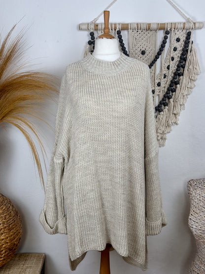 VOKUHILA OVERSIZED PULLOVER MIT SCHLITZ