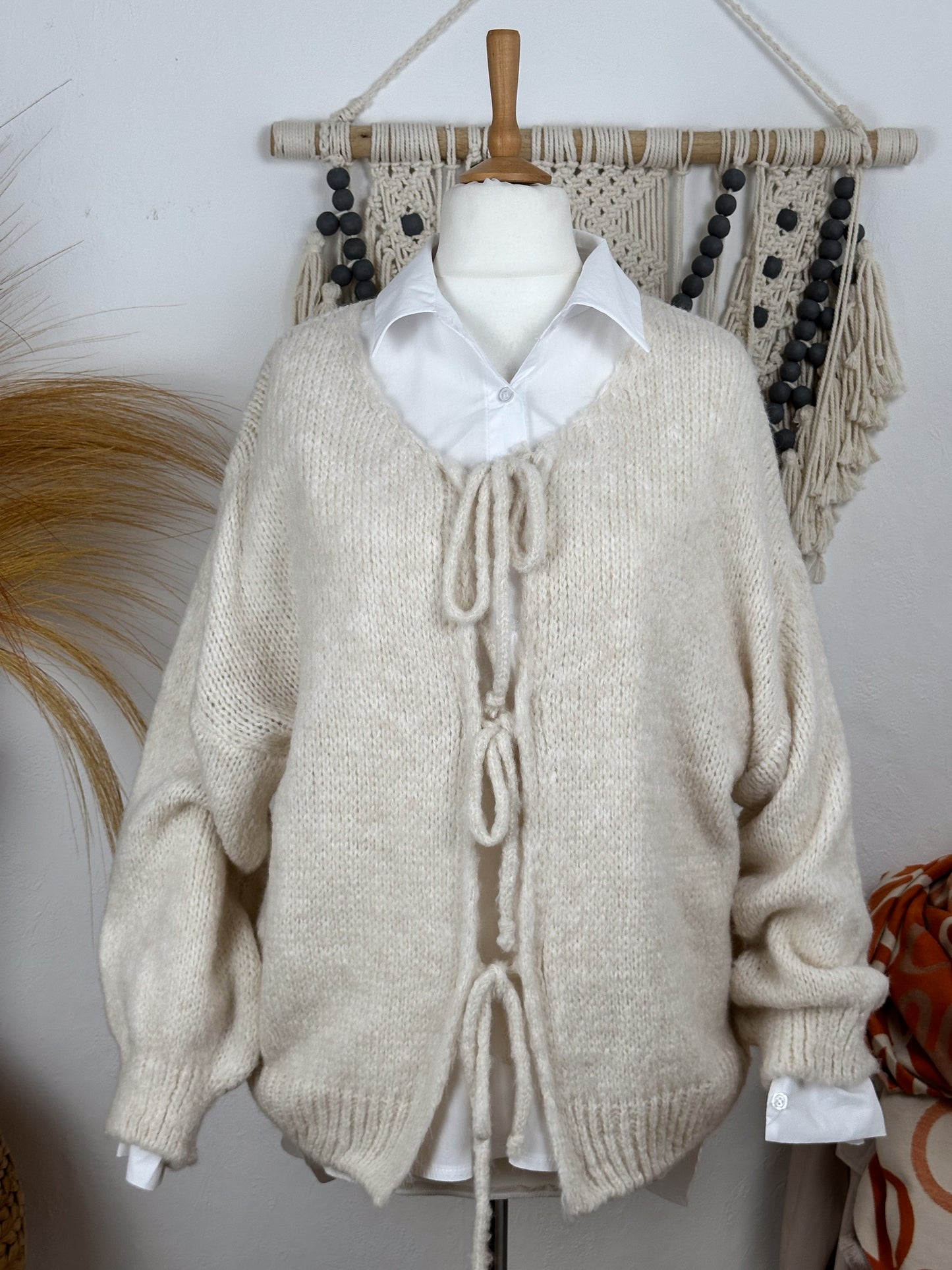 STRICKJACKE MIT BÄNDCHEN