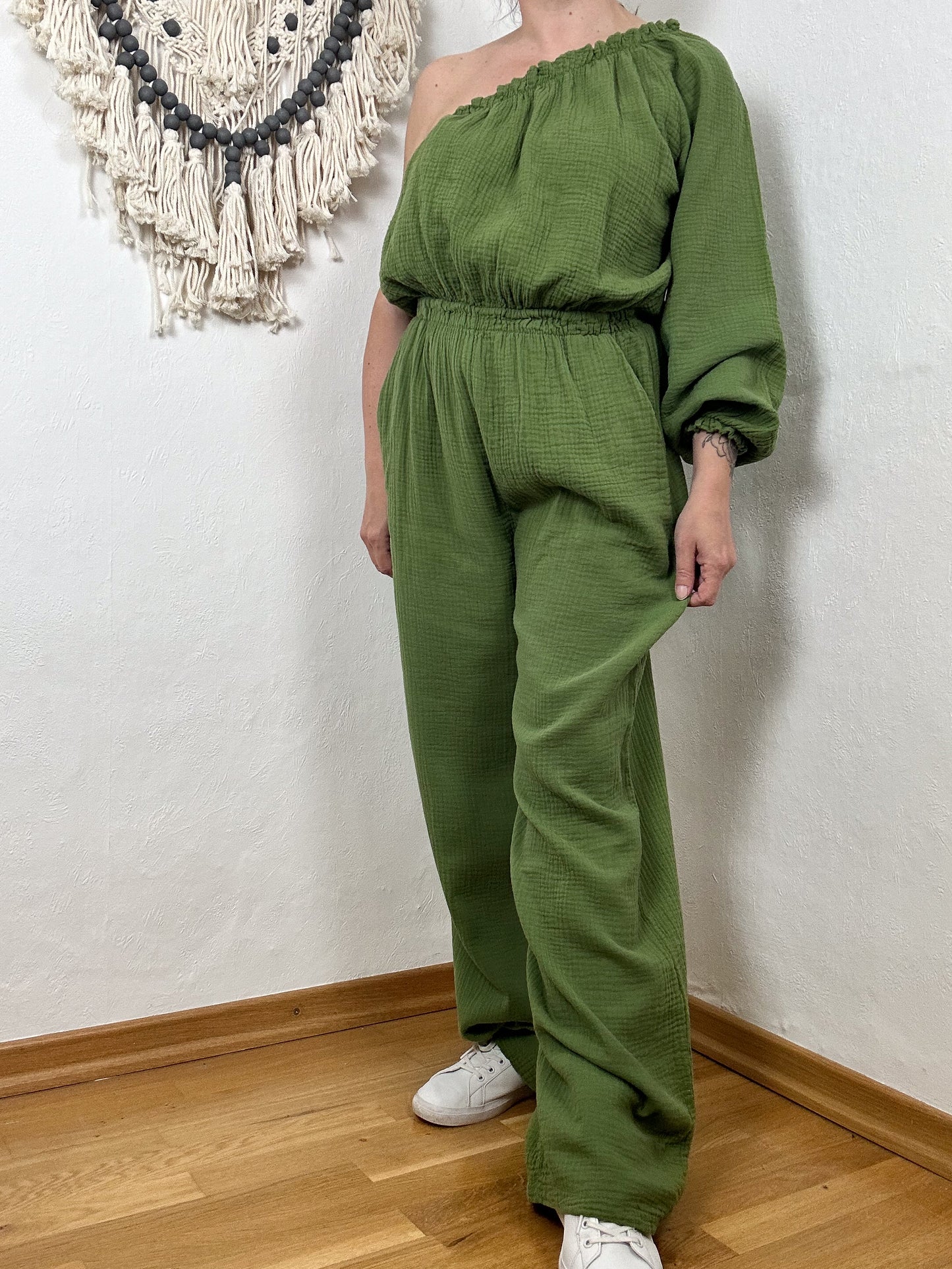 MUSSELIN JUMPSUIT ONESHOULDER GRÜN