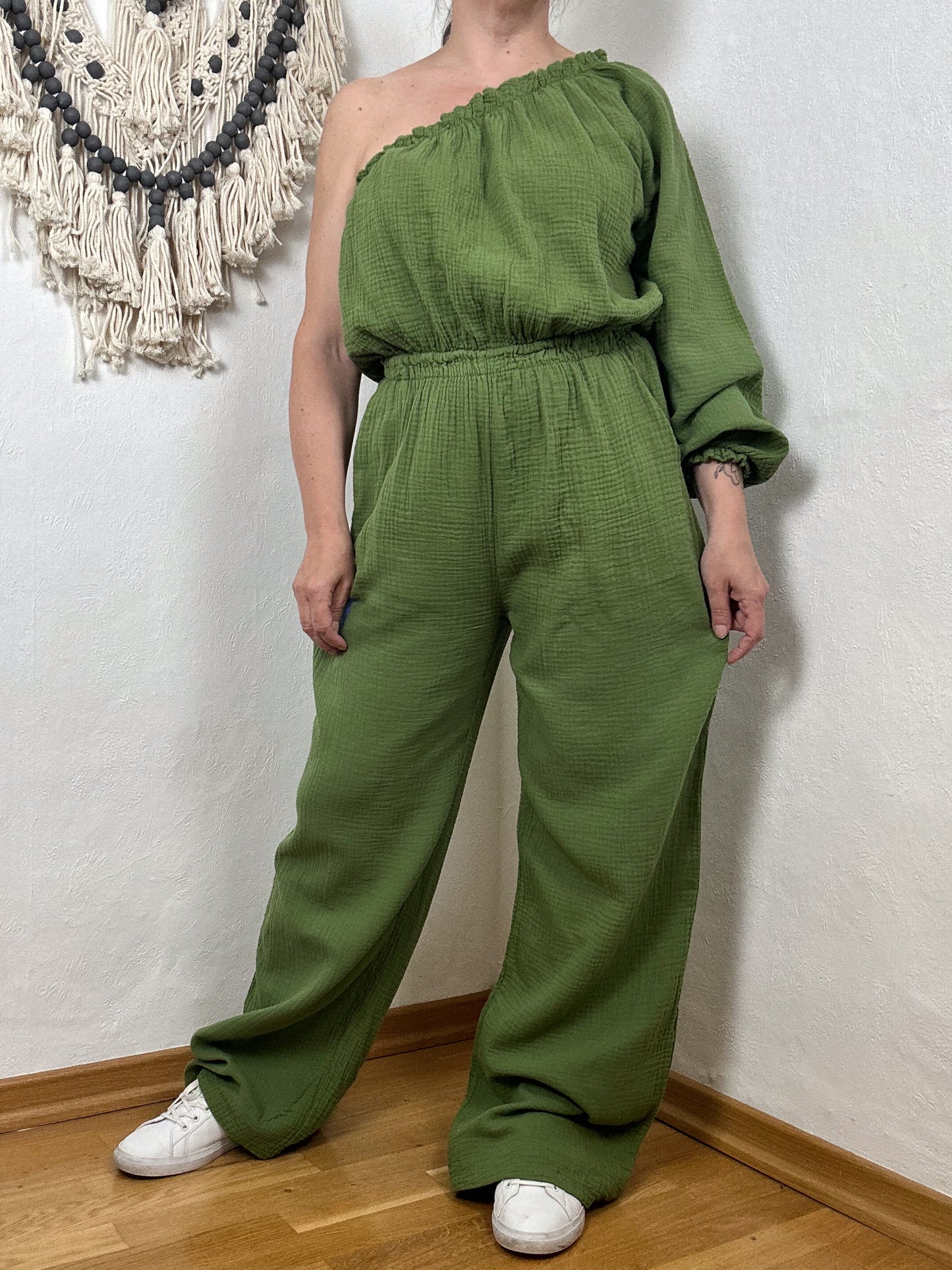 MUSSELIN JUMPSUIT ONESHOULDER GRÜN