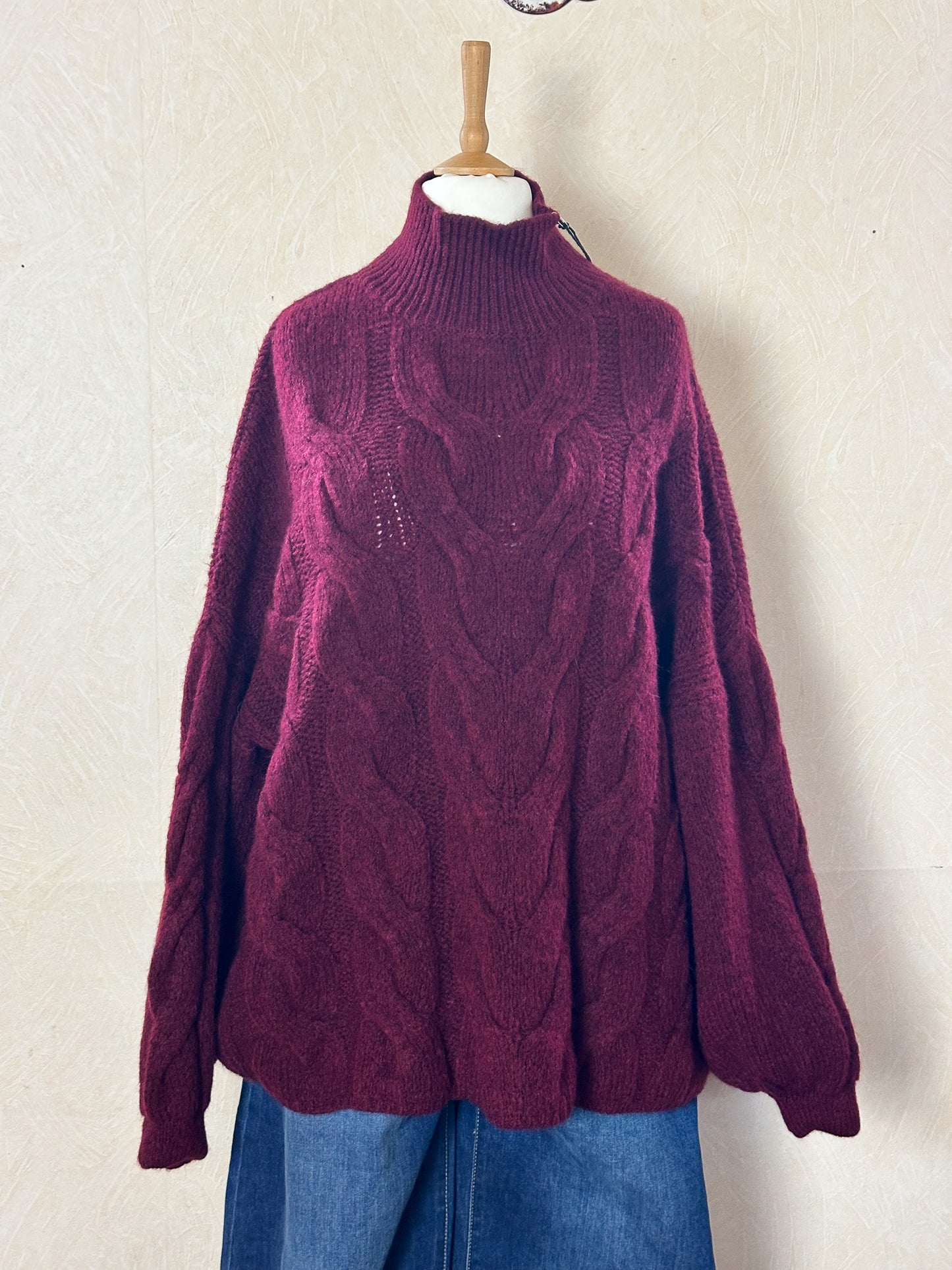 OVERSIZE PULLOVER MIT ZOPFMUSTER