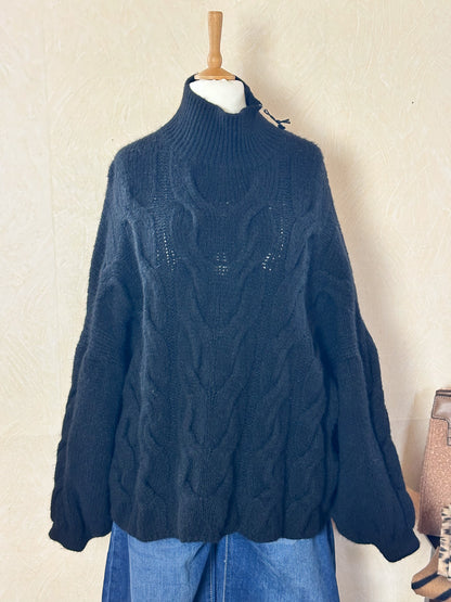 OVERSIZE PULLOVER MIT ZOPFMUSTER