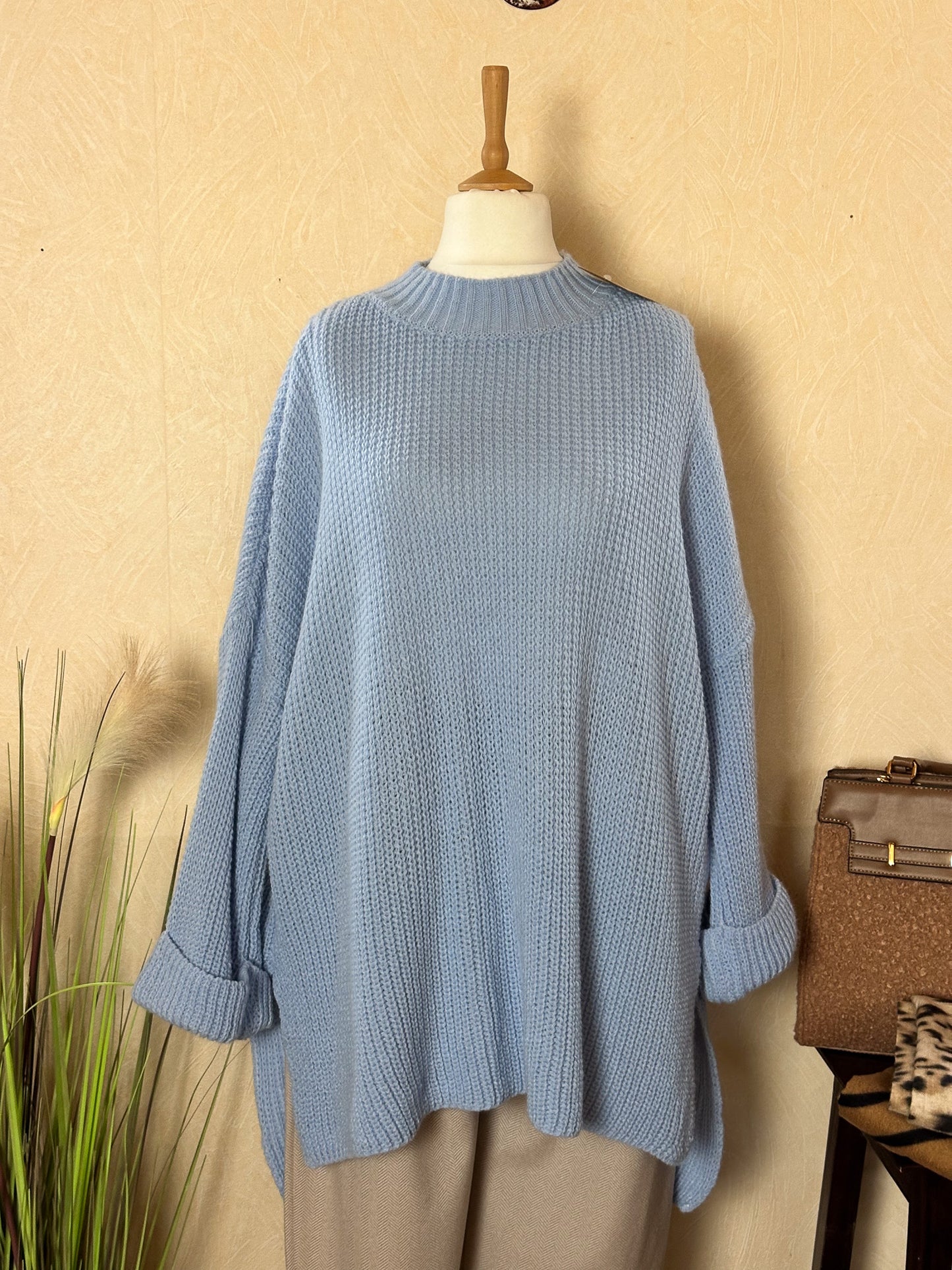 VOKUHILA OVERSIZED PULLOVER MIT SCHLITZ