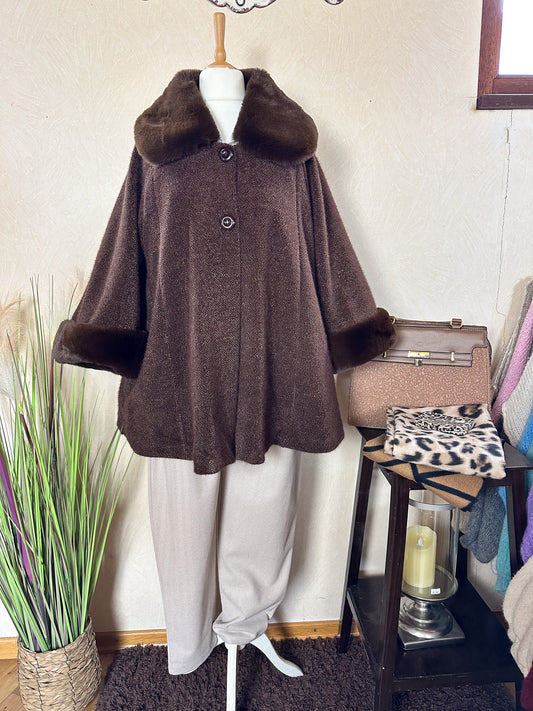 EDLE KUSCHELJACKE MIT FELL JUTTA