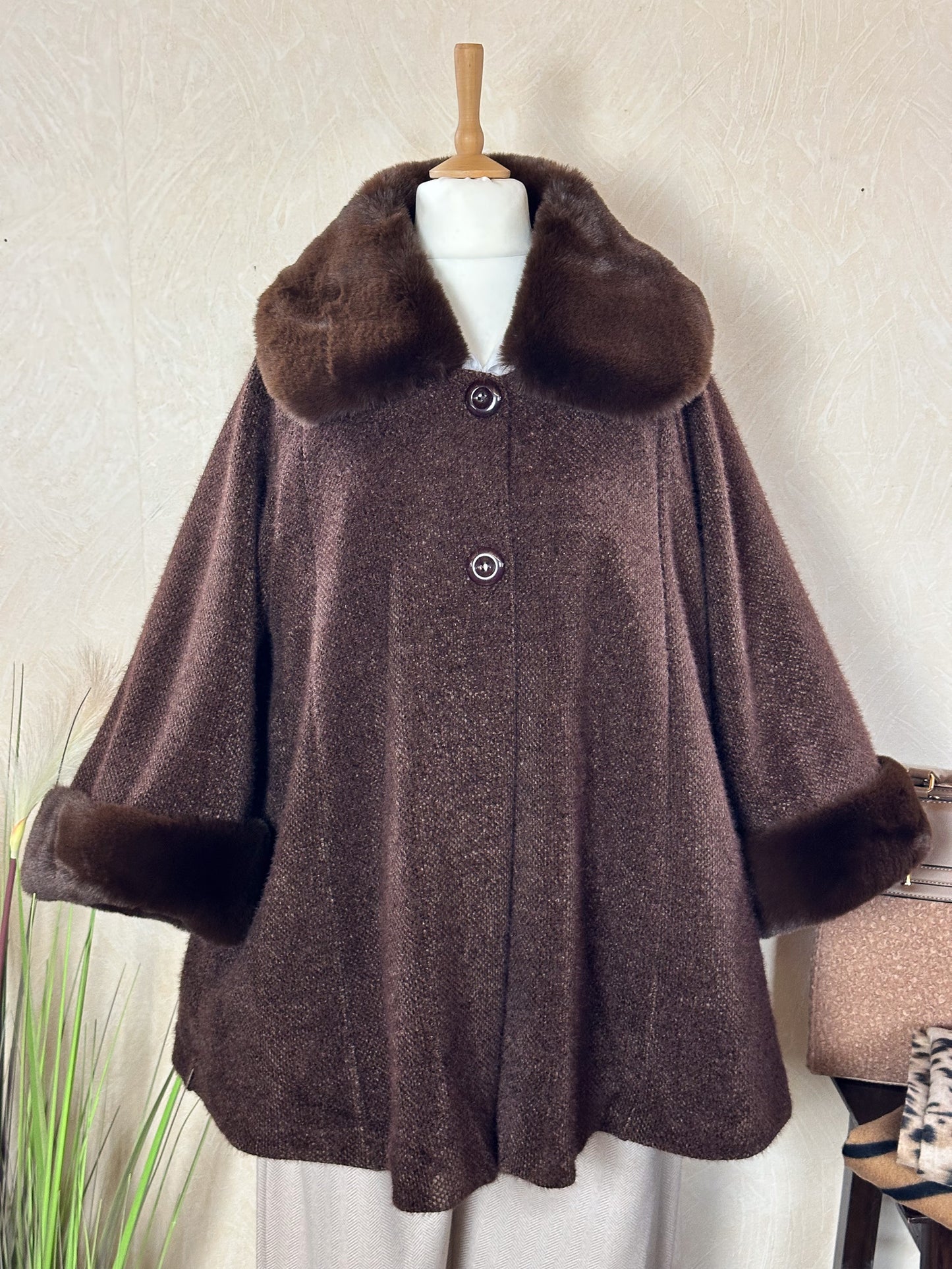 EDLE KUSCHELJACKE MIT FELL JUTTA