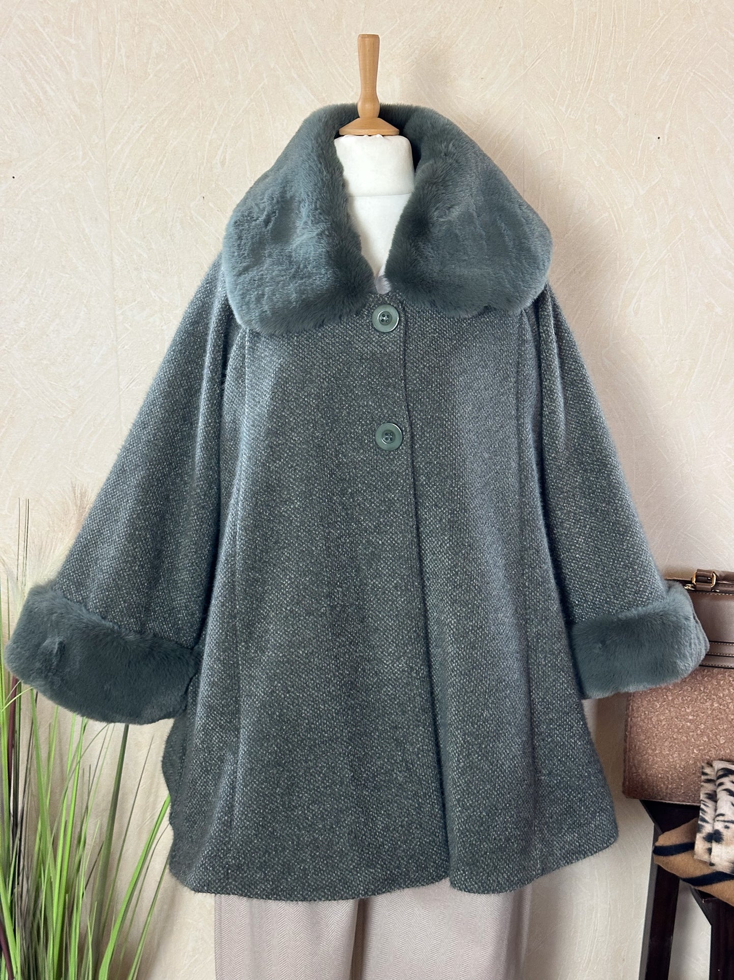 EDLE KUSCHELJACKE MIT FELL JUTTA
