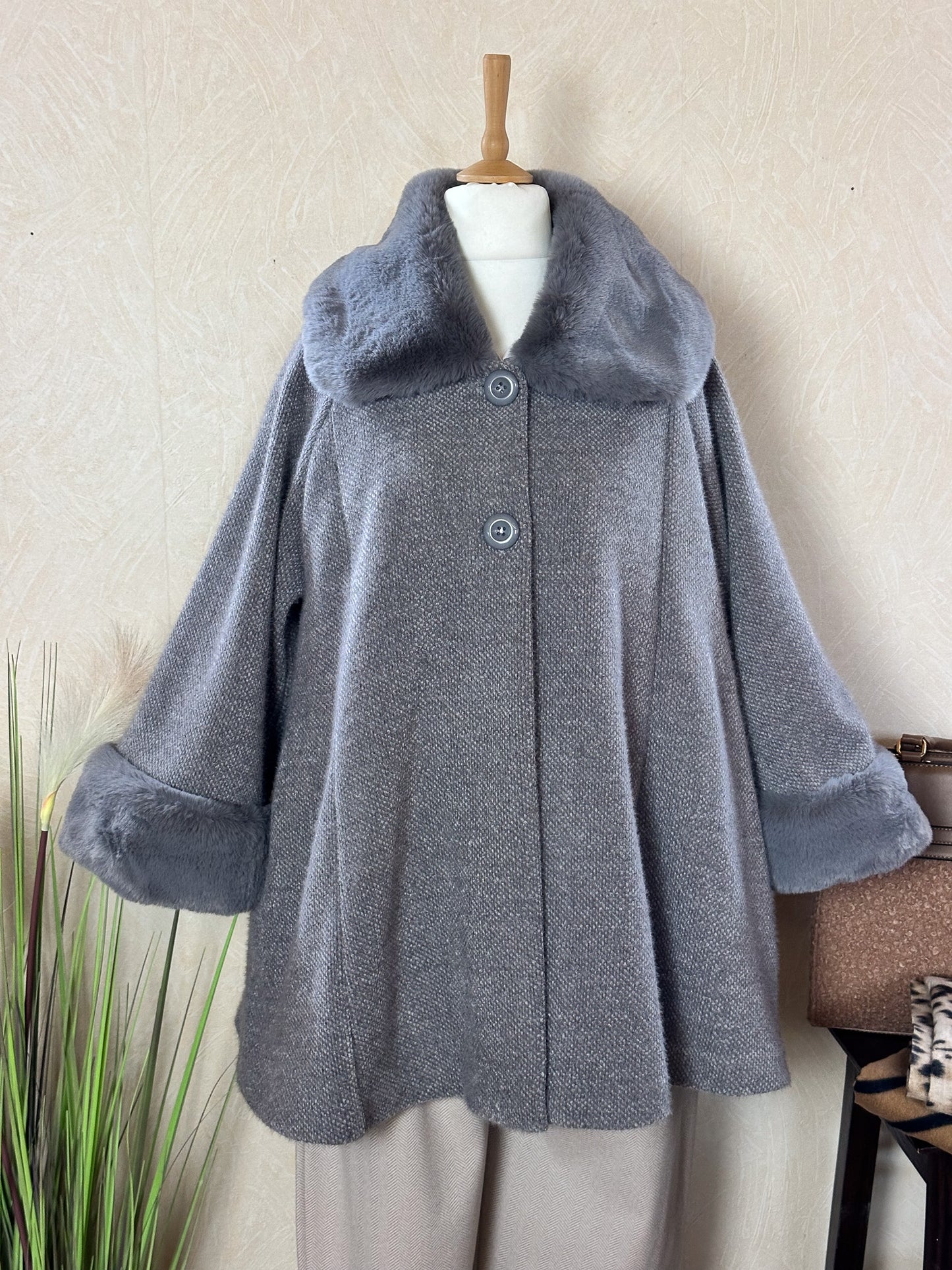 EDLE KUSCHELJACKE MIT FELL JUTTA
