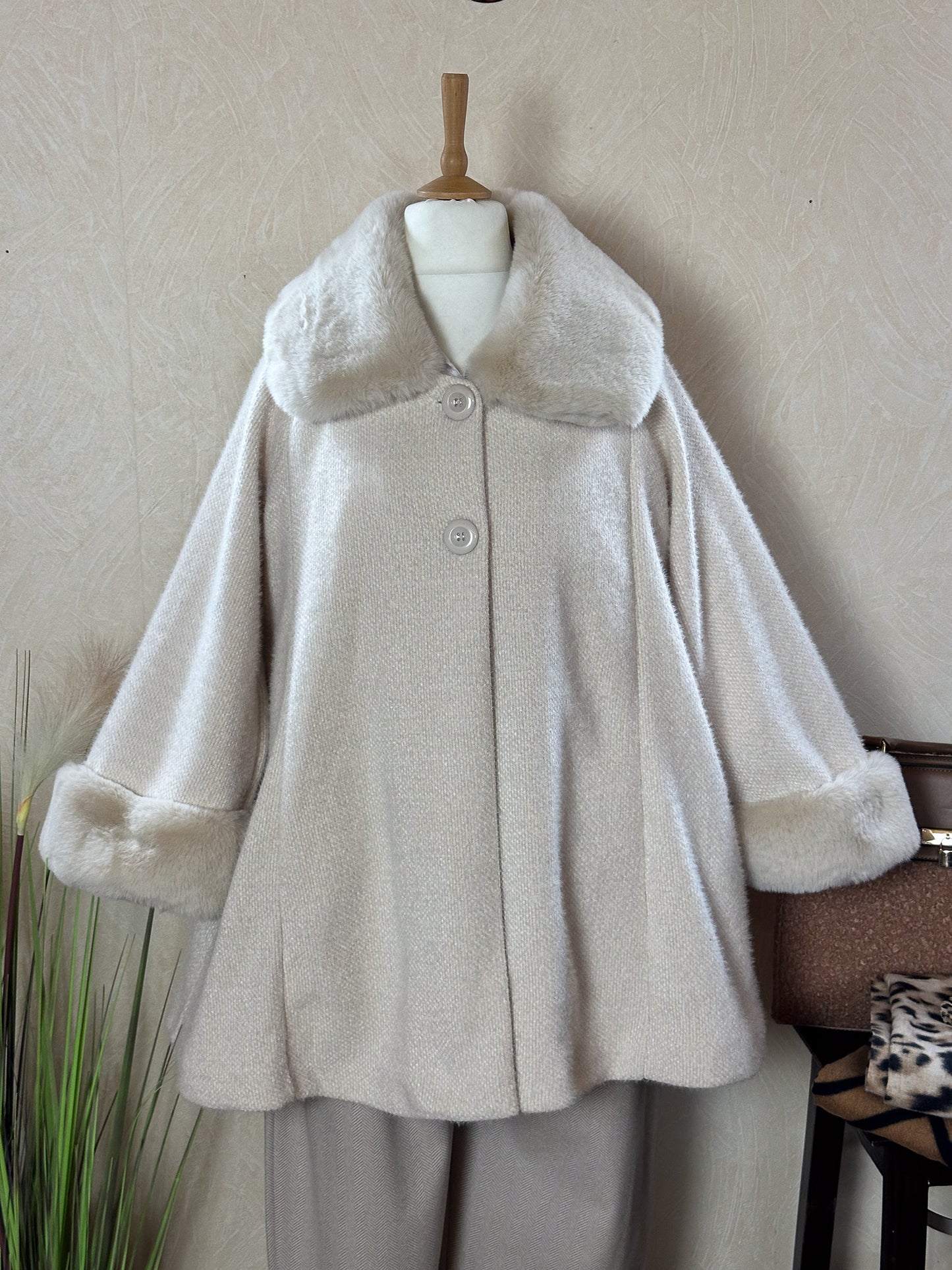 EDLE KUSCHELJACKE MIT FELL JUTTA