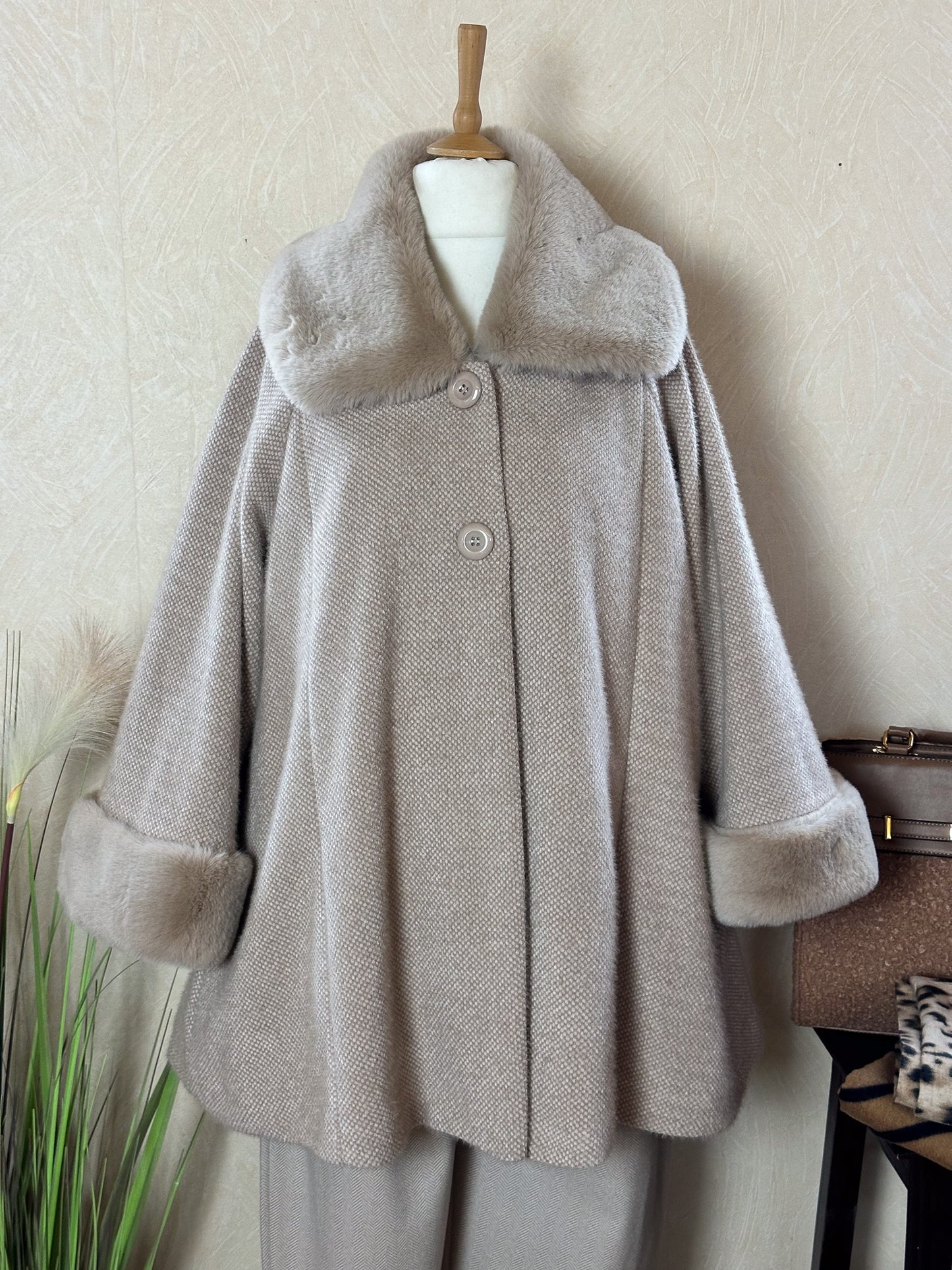 EDLE KUSCHELJACKE MIT FELL JUTTA