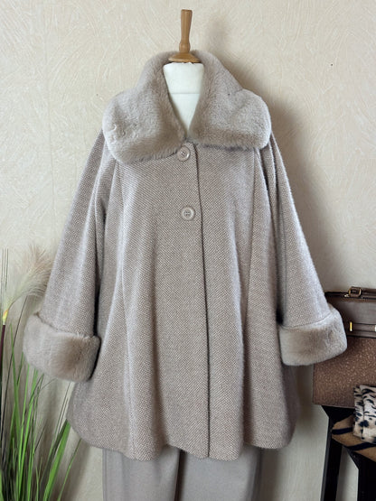 EDLE KUSCHELJACKE MIT FELL JUTTA