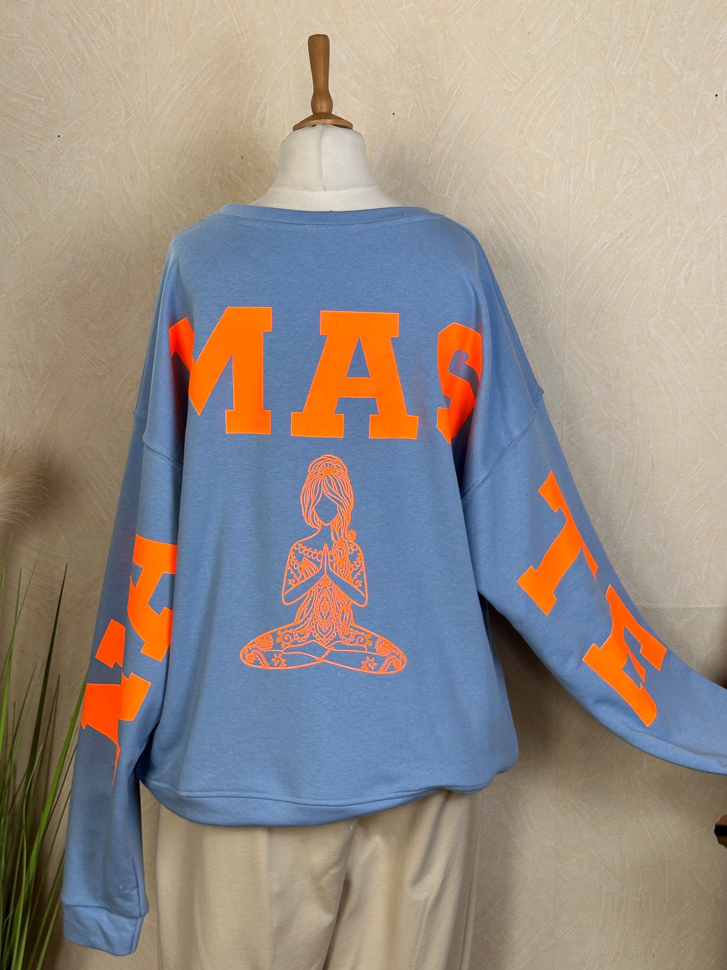 SWEATSHIRT MOOIJ NAMASTE versch. Farben