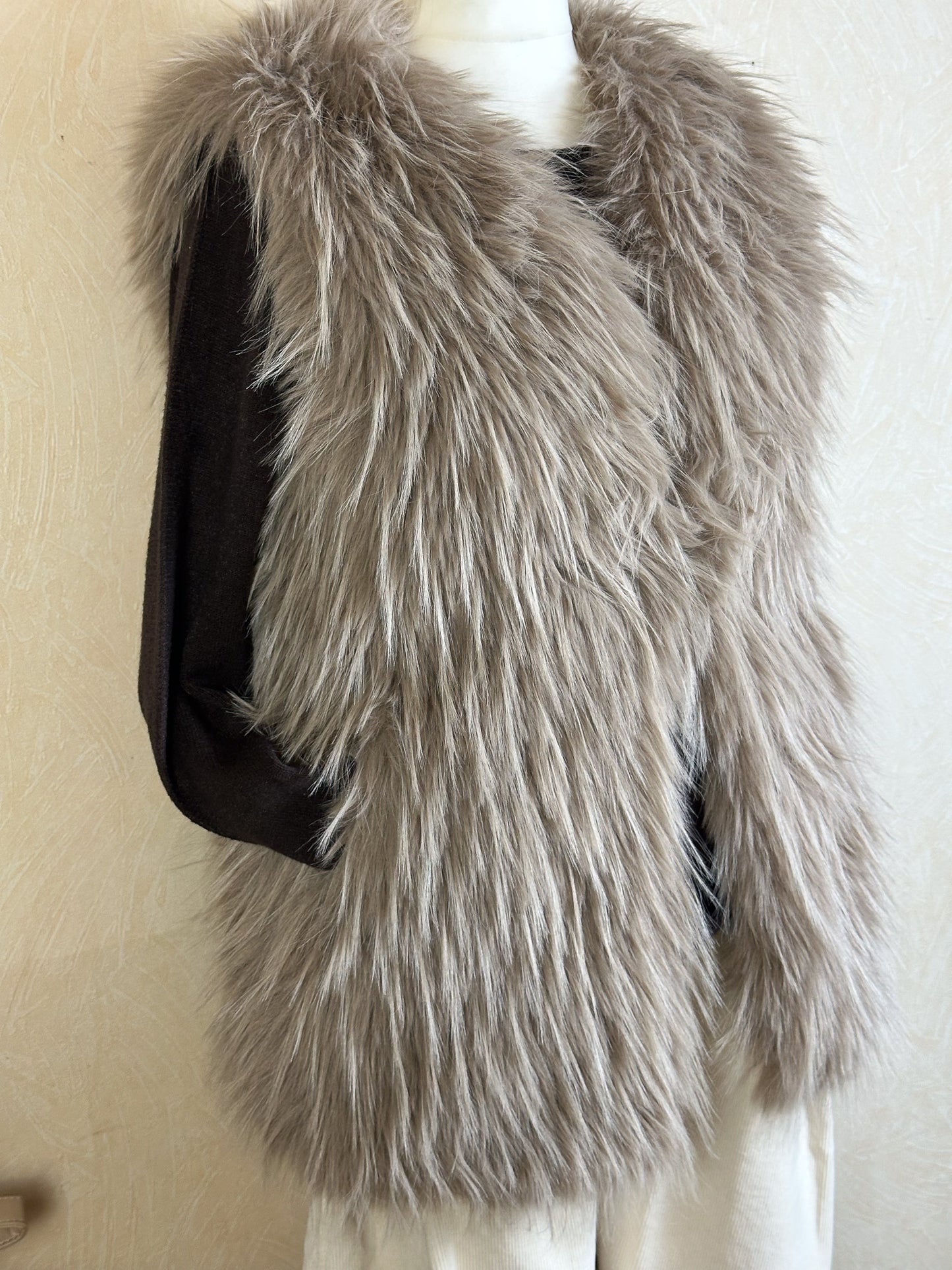 LANGHAAR KUNSTFELL WESTE Beige