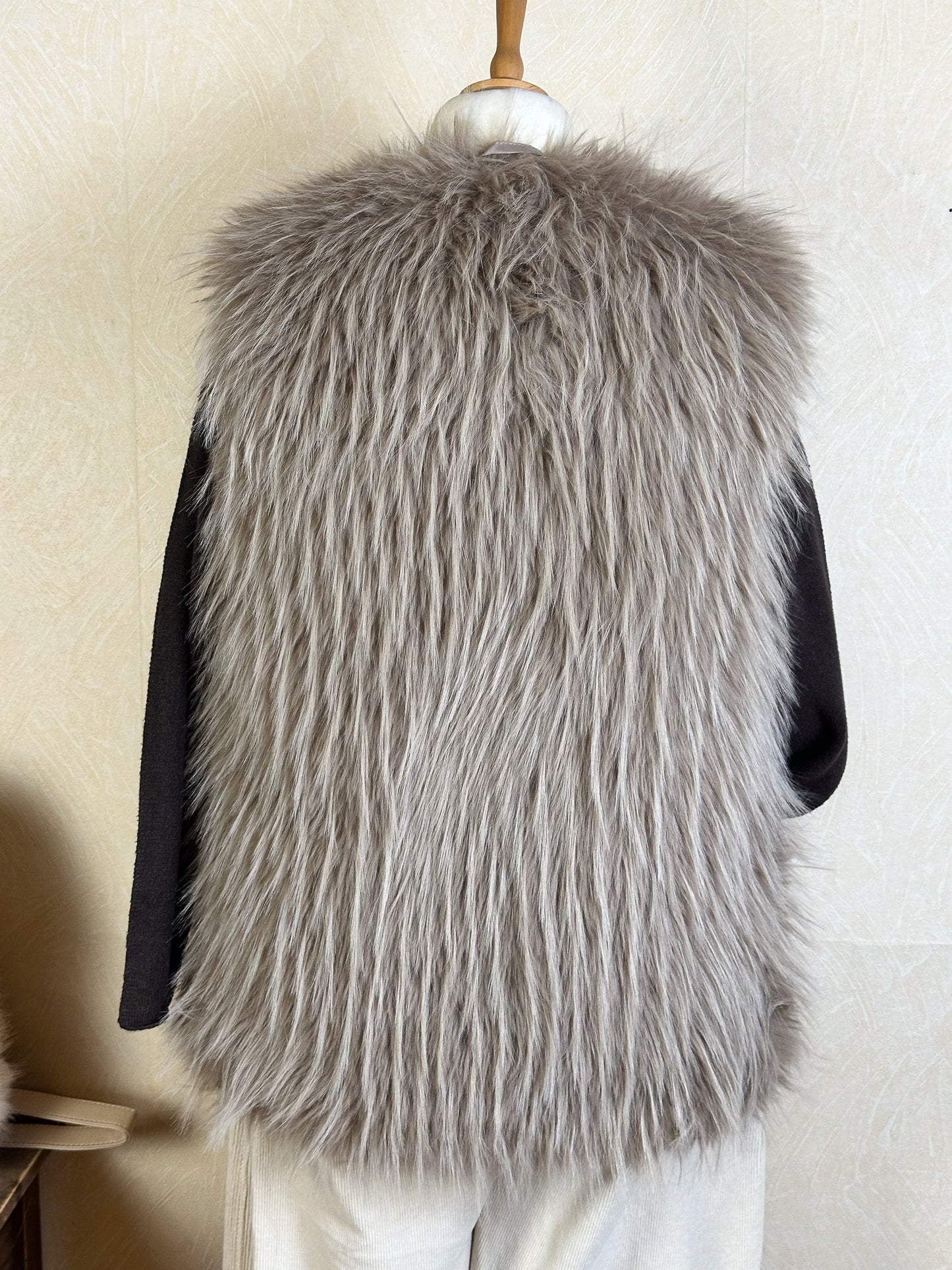 LANGHAAR KUNSTFELL WESTE Beige