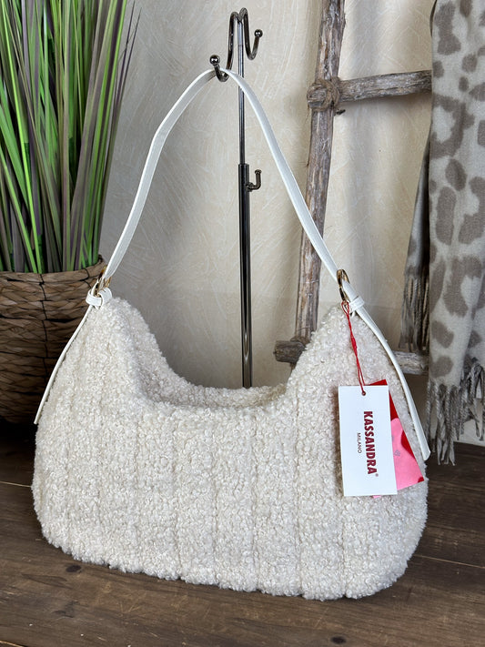 KASSANDRA TEDDYFELL TASCHE CREME
