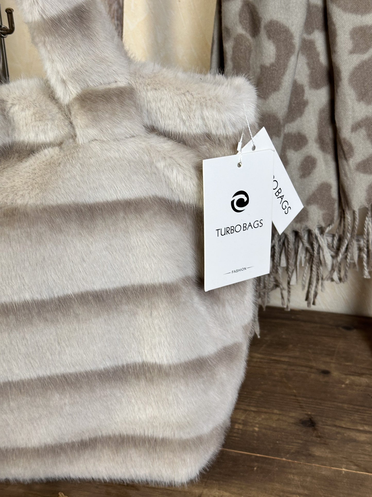 KLEINE FELLTASCHE SREIFEN