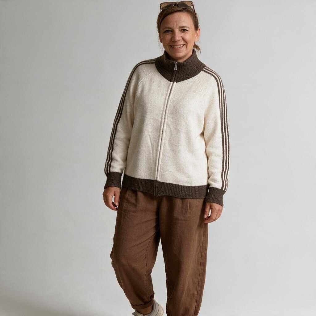 jamalto Strickjacke in Creme und Braun mit Stehkragen, Reißverschluss und sportlichen Streifen an den Ärmeln