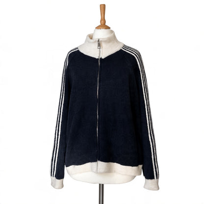 jamalto Strickjacke in Dunkelblau mit weißem Stehkragen, Reißverschluss und sportlichen Streifendetails an den Ärmeln